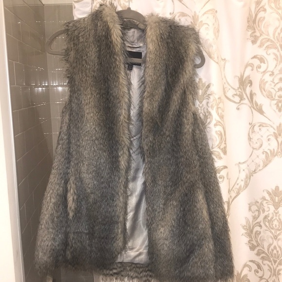 Beautiful Faux fur vest - Picture 2 of 6